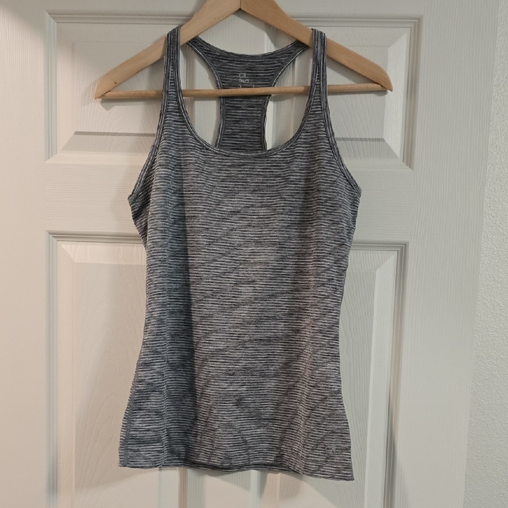 GapFit Racerback Tank Top - Picture 2 of 6